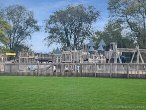 107 Benson Pl in Fairfield, CT - Building Photo - Building Photo