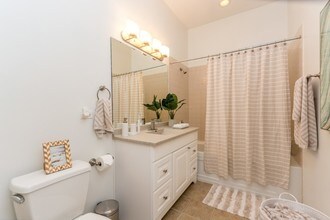 950 W Leland Ave-Unit -503B in Chicago, IL - Building Photo - Building Photo