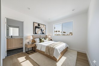 13461 Beach Ave in Marina Del Rey, CA - Building Photo - Building Photo