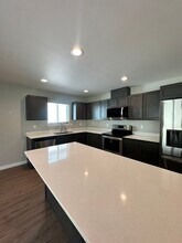 2263 SE Sage Brk Rd in East Wenatchee, WA - Foto de edificio - Building Photo