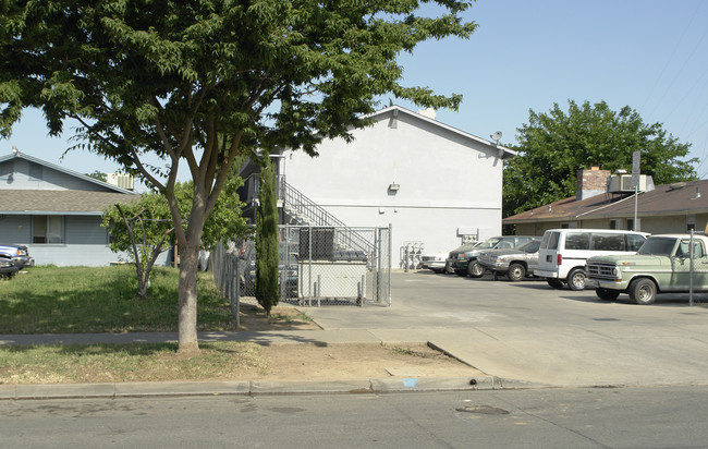 541 M St in Merced, CA - Foto de edificio - Building Photo