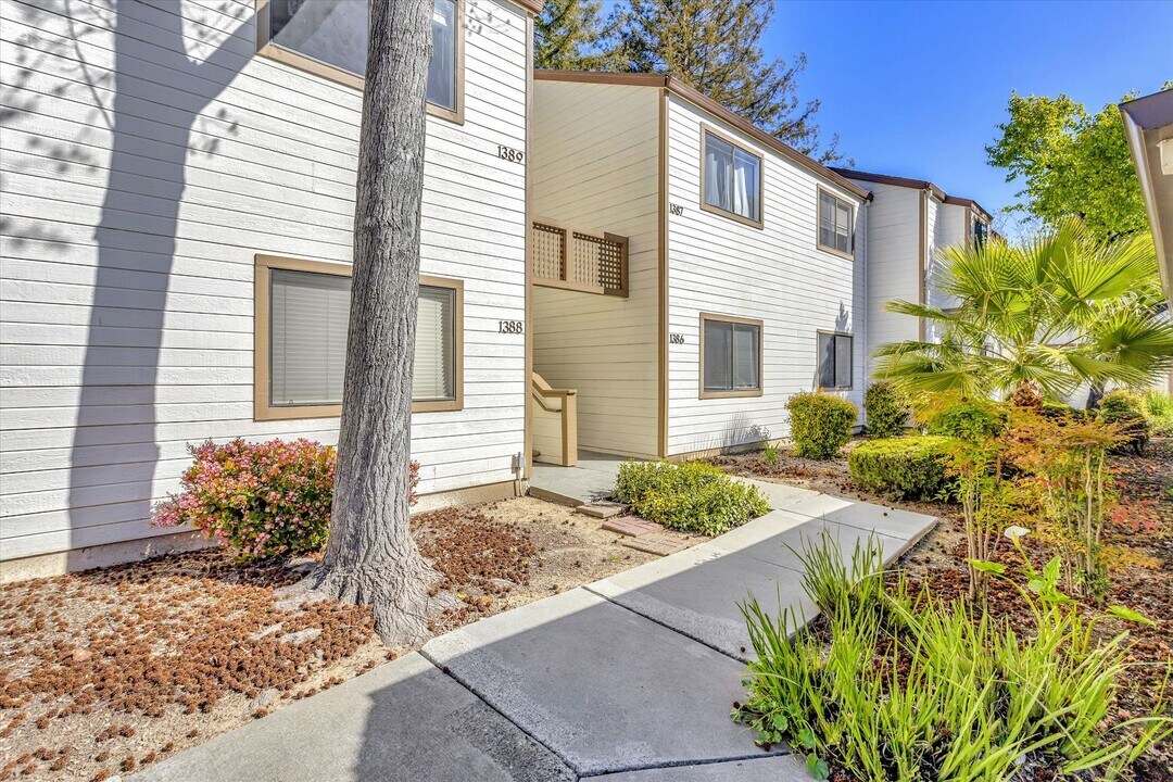 1389 Meadow Ridge Cir in San Jose, CA - Building Photo