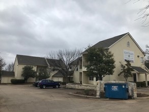 Cottages At Gateway Parkway in Marble Falls, TX - Building Photo - Building Photo