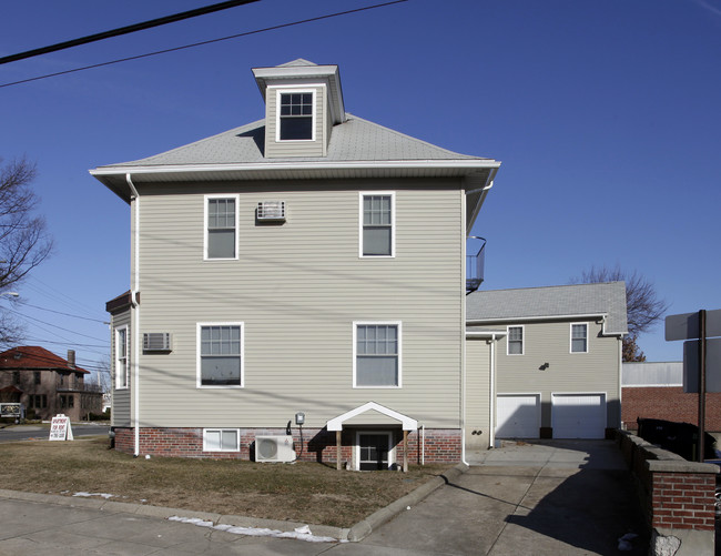 418 Pontiac Ave in Cranston, RI - Building Photo - Building Photo