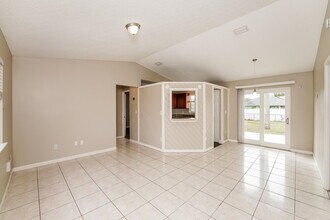 1874 Delki St NW in Palm Bay, FL - Foto de edificio - Building Photo