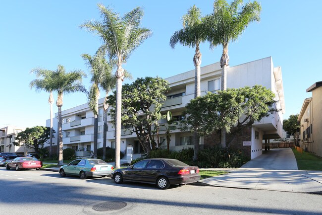 Bentley Avenue Apartments in Los Angeles, CA - Building Photo - Building Photo