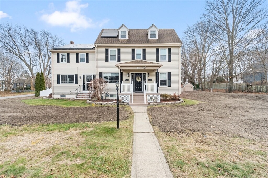 70 W High St in Avon, MA - Building Photo