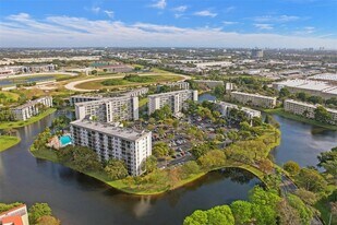 2215 Cypress Island Dr, Unit Cypress Bend in Pompano Beach, FL - Building Photo