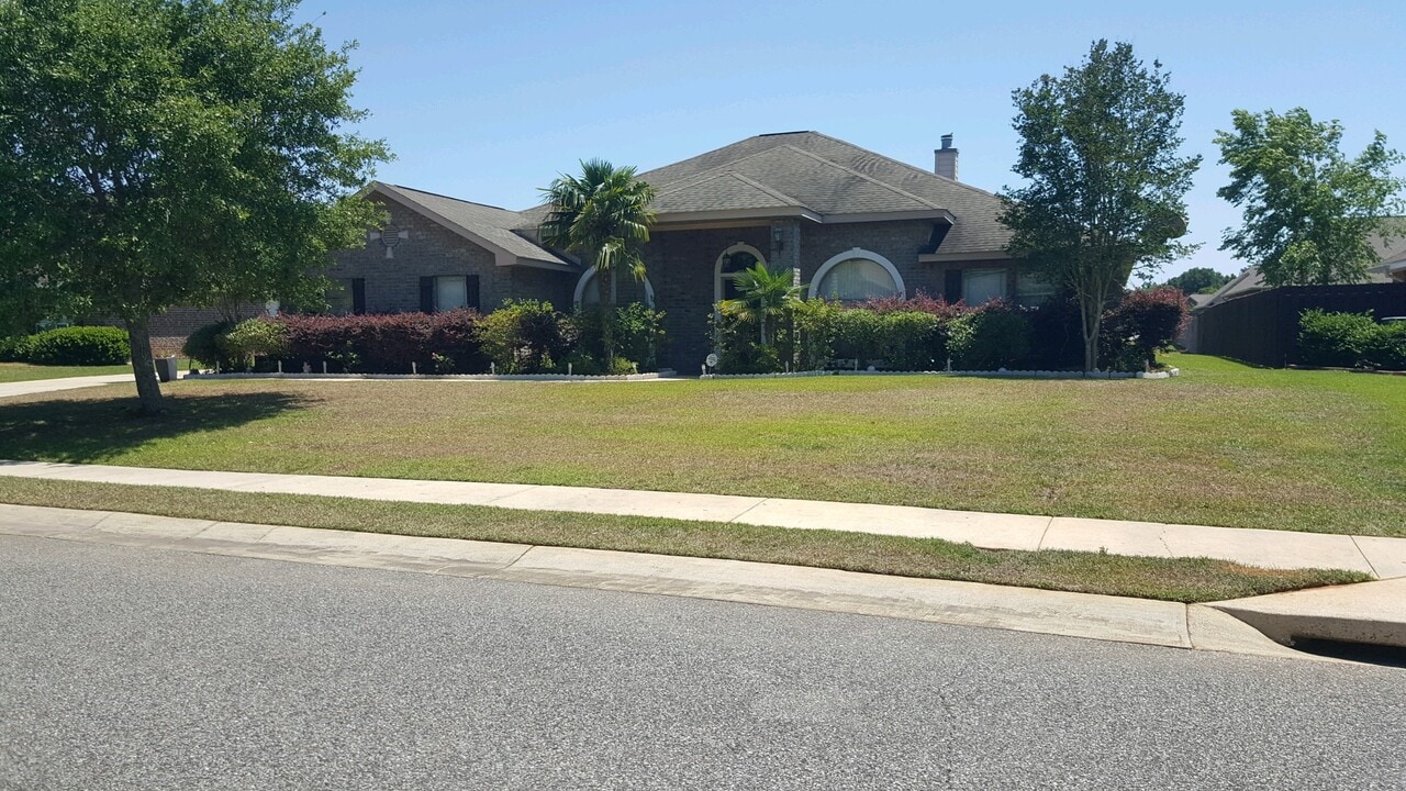 9286 Ottawa Dr in Daphne, AL - Building Photo