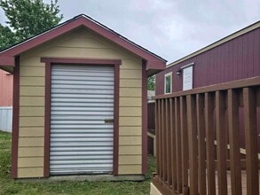 709 N Collins Fwy in Howe, TX - Foto de edificio - Building Photo