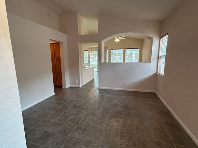 7706 Brabham Way in Elk Grove, CA - Building Photo - Building Photo