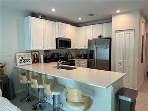 1069 NW 4th Ter in Florida City, FL - Building Photo - Building Photo