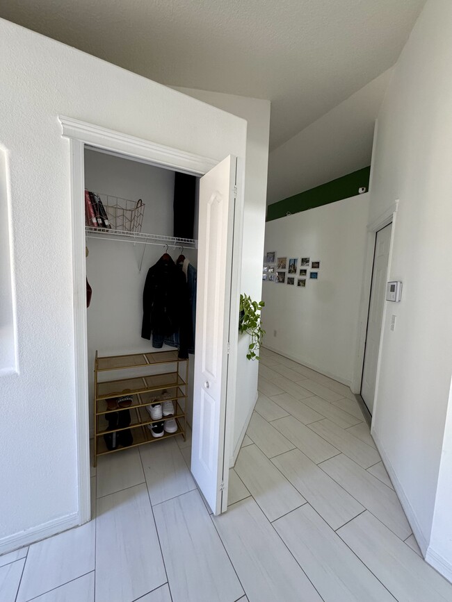 7527 Oxford Garden Cir in Apollo Beach, FL - Building Photo - Building Photo