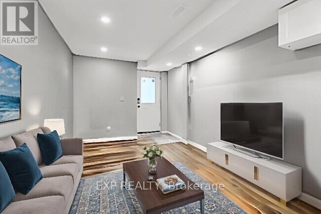 683-B Wild Ginger Ave in Waterloo, ON - Building Photo - Building Photo