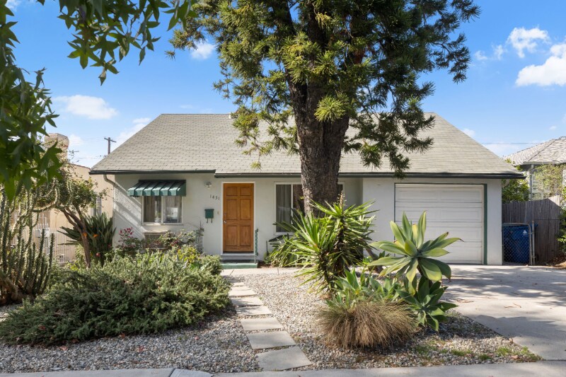 1451 Armadale Ave in Los Angeles, CA - Building Photo