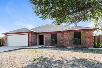 7618 Creek Wood Dr in Rowlett, TX - Building Photo - Building Photo