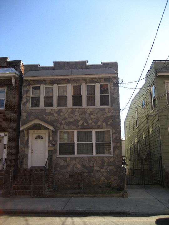 3527 99th St in Flushing, NY - Building Photo