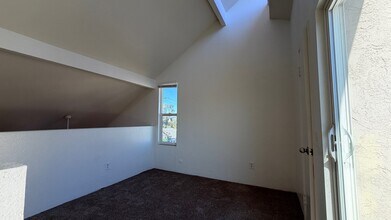 5027 Guava Ave, Unit 203 in La Mesa, CA - Building Photo - Building Photo