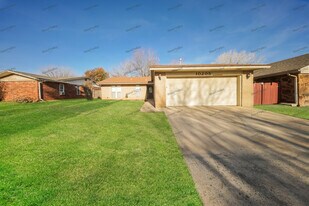 10205 Glascow Dr in Yukon, OK - Building Photo