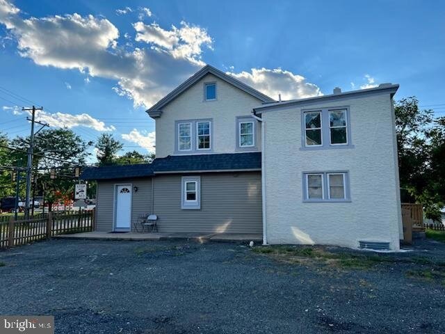 1084 S Hanover St in Pottstown, PA - Building Photo