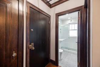 6411 N Talman Ave, Unit 301 in Chicago, IL - Building Photo - Building Photo
