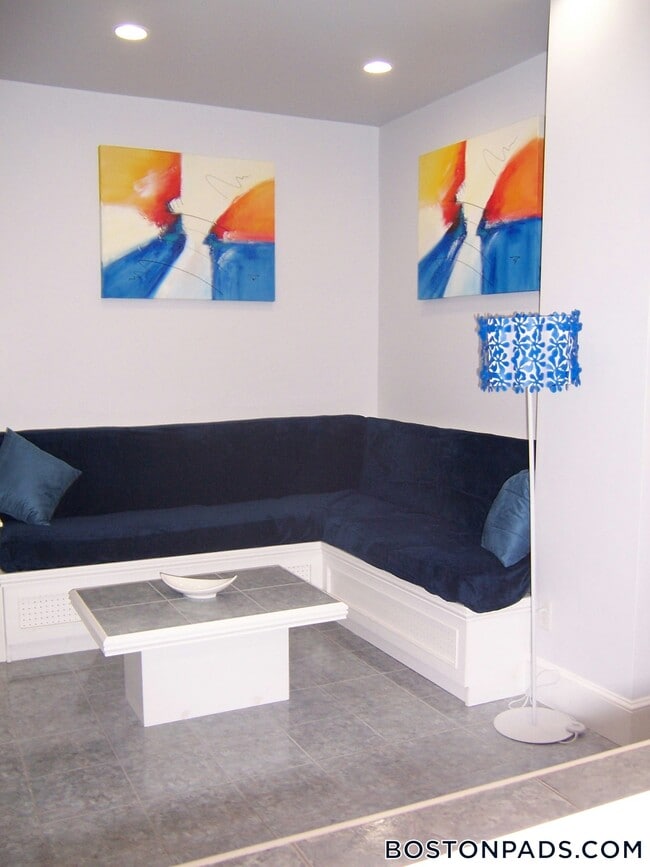 188 Maverick St, Unit 2