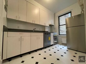 West 55th Street, Unit 5D in New York, NY - Building Photo