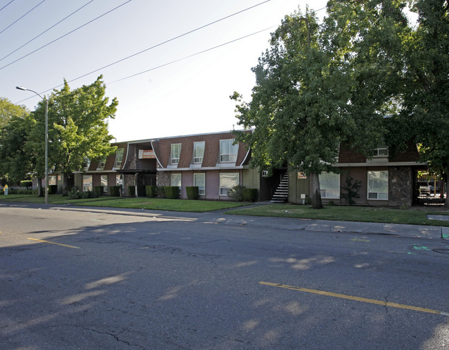 Central Park Apartments in Sacramento, CA - Building Photo - Building Photo