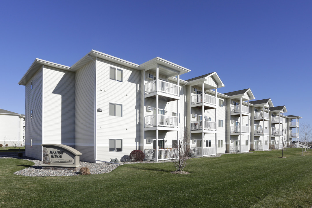 Meadow Ridge Apartments in Minot, ND - Building Photo