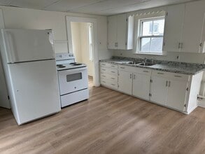28 Chestnut St in Rochester, NH - Building Photo - Building Photo