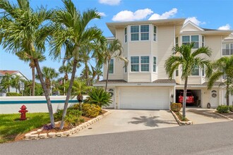 9201 Captiva Cir in St Pete Beach, FL - Building Photo - Building Photo