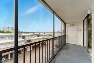 3460 N Key Dr in Ft. Myers, FL - Building Photo