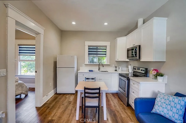 Raymond Avenue in Los Angeles, CA - Building Photo - Building Photo