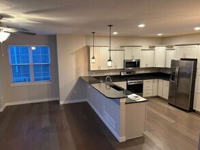 300 Clark Dr in Coralville, IA - Foto de edificio - Building Photo