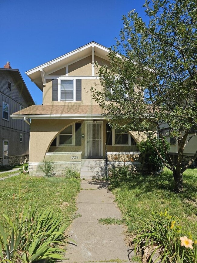 329 N Lawn Ave in Kansas City, MO - Building Photo - Building Photo