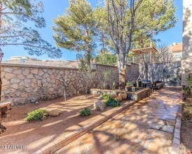 4610 N Stanton St in El Paso, TX - Building Photo - Building Photo