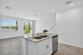 483 Salisbury Cir in Fort Pierce, FL - Building Photo - Building Photo