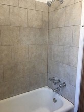 1023 W Argyle St-Unit -202 in Chicago, IL - Building Photo - Building Photo