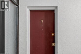 237 Mohawk Rd E in Hamilton, ON - Building Photo - Building Photo