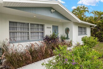 9808 Almetta Ave in Ft. Myers, FL - Foto de edificio - Building Photo