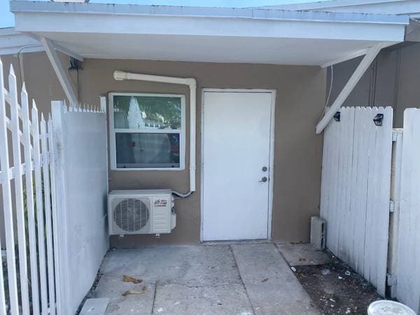 90 NW 185th Ter in Miami, FL - Building Photo - Building Photo