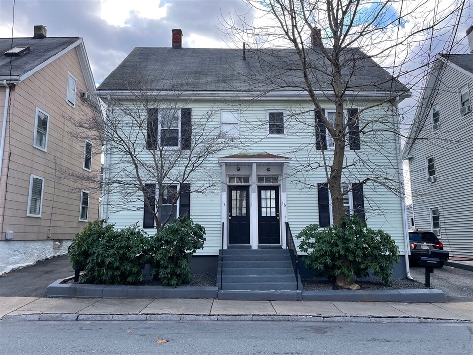 14 Richardson St in Woburn, MA - Building Photo