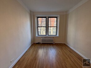 WEST 72 STREET in New York, NY - Building Photo - Building Photo