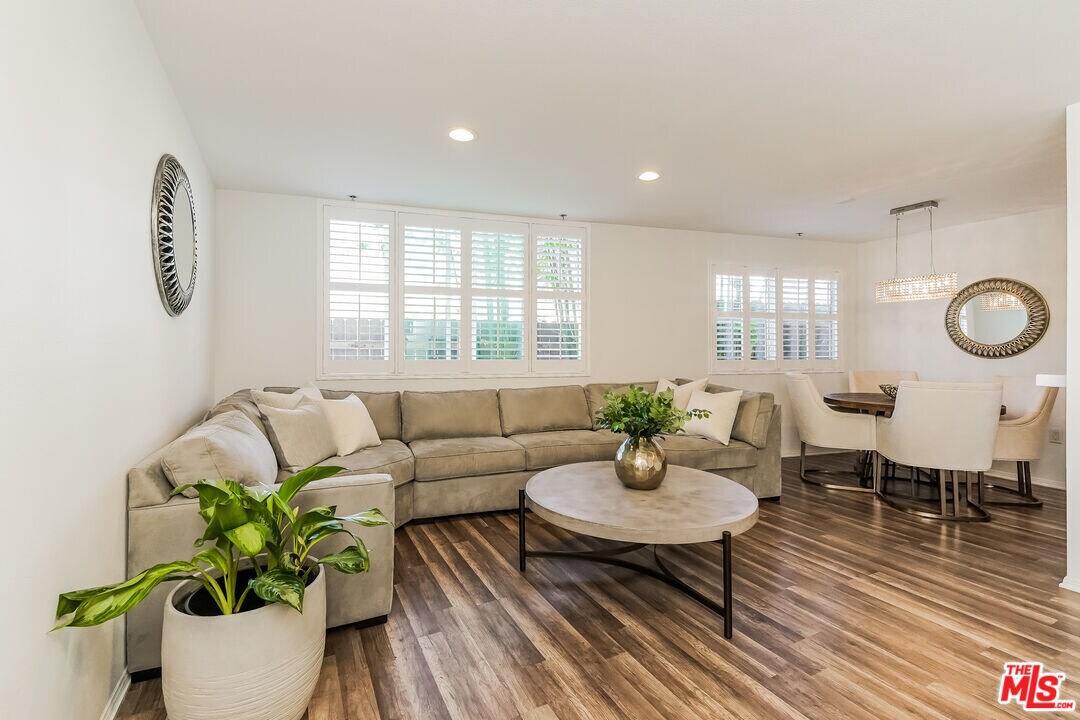 4501 Cedros Ave in Los Angeles, CA - Building Photo