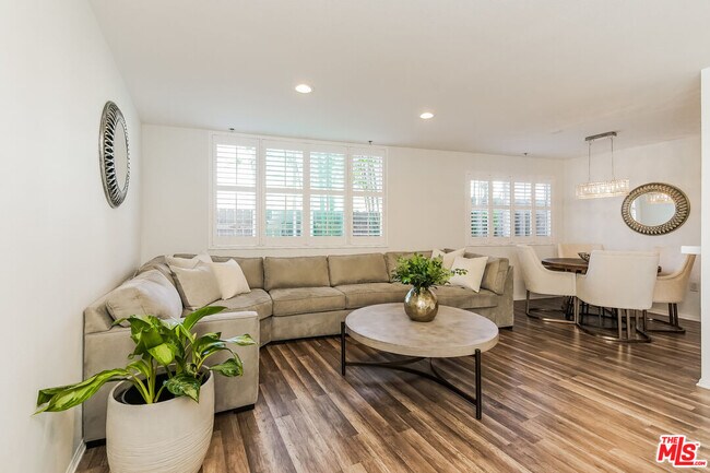 property at 4501 Cedros Ave