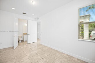 6907 Pines Cir in Coconut Creek, FL - Building Photo - Building Photo