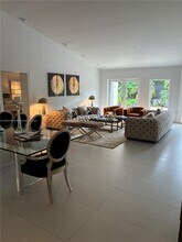 323 Caribbean Rd in Key Biscayne, FL - Building Photo - Building Photo