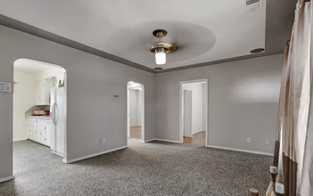 1807 N 11th Ave in Hanford, CA - Building Photo - Building Photo