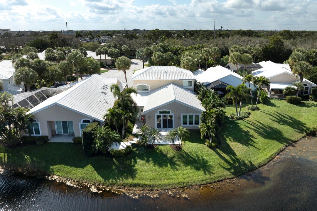 17080 Crossgate Dr in Jupiter, FL - Building Photo