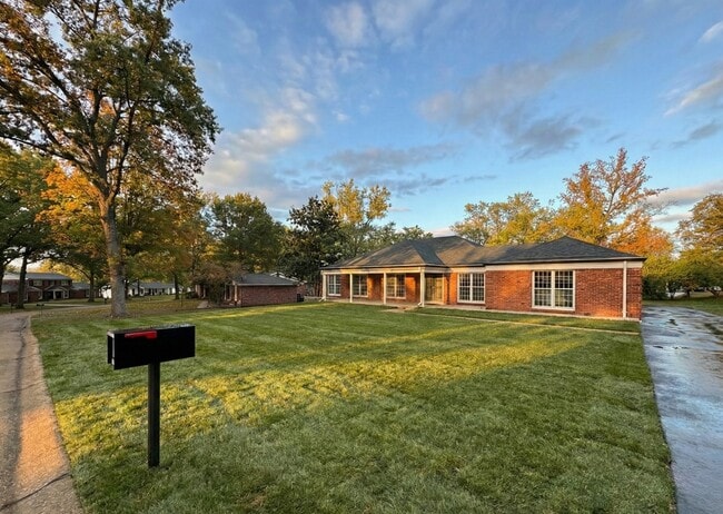 14060 Agusta Dr in Chesterfield, MO - Building Photo - Building Photo